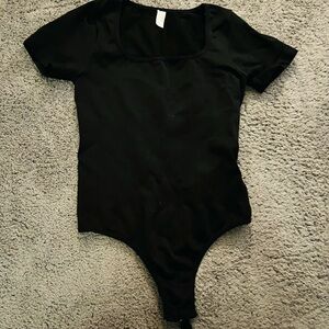 Shape-wear Square Neck Thong Short Sleeve Bodysuit with Tummy control